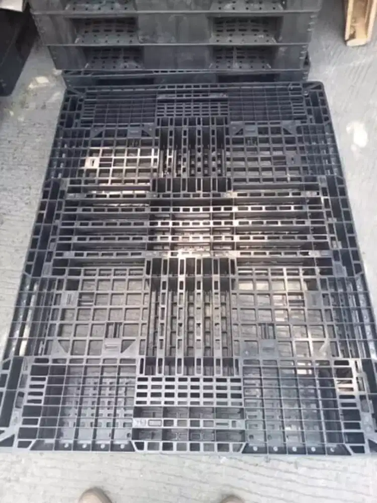 Palet plastik bekas