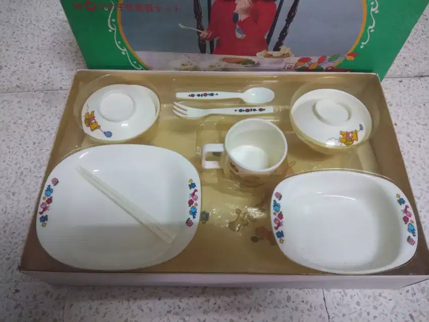 Tempat makan bayi 1set asli Japan