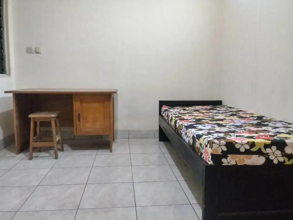 Kost Pria Pangkalan Jati, Strategis dan Terjangkau