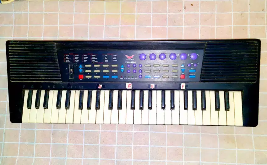 Alat musik Keyboard Piano XTS 4900