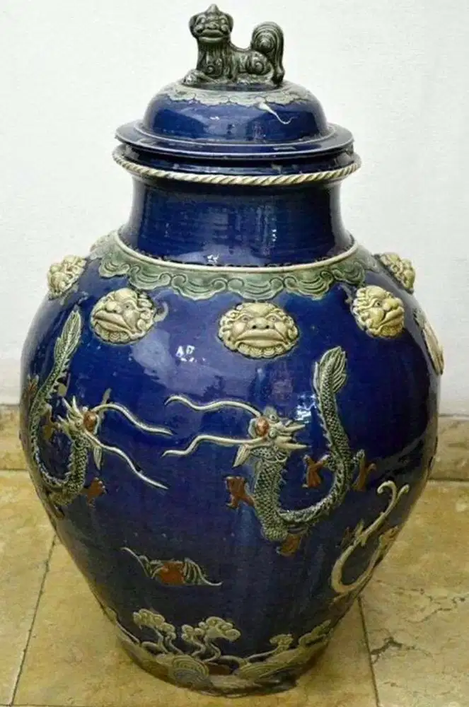 Dijual : Guci Antik Motif Naga