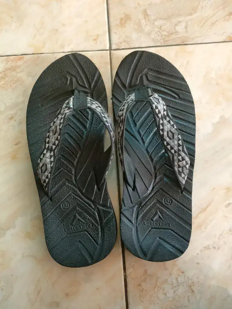 Sandal japit eiger  size 42 kondisi new original