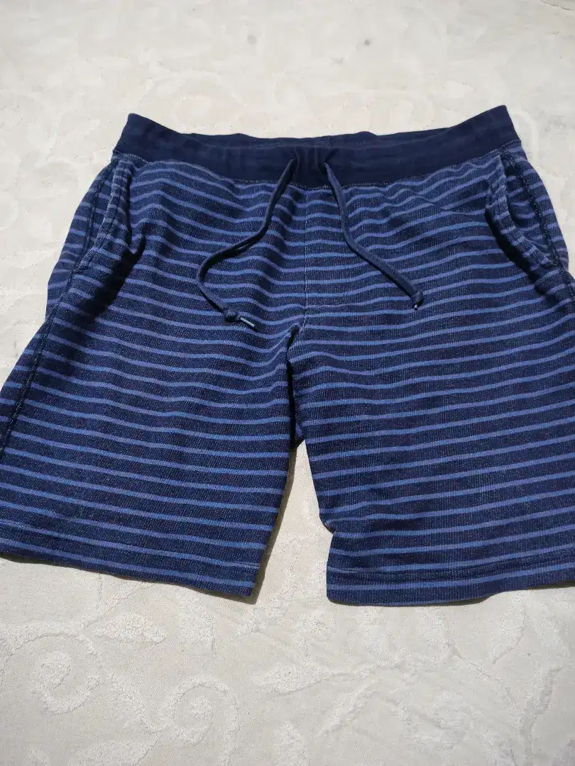 Celana pendek relax uniqlo stripe navy L