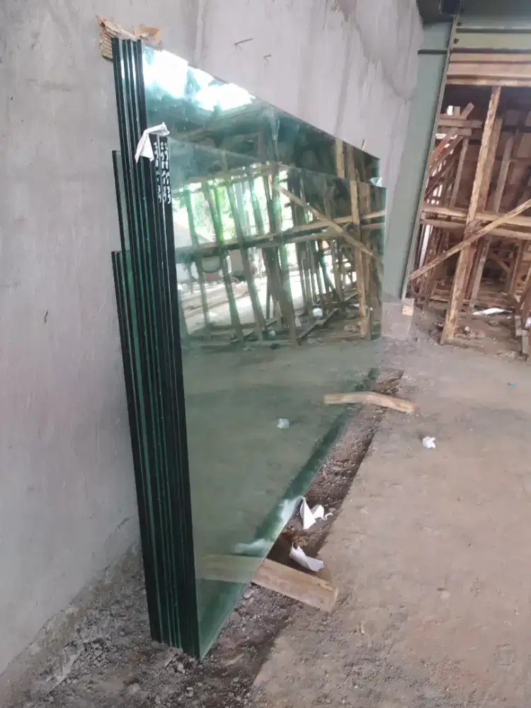 Kaca tempred bekas bongkaran