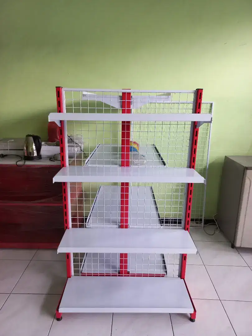 Rak minimarket atau indomaret