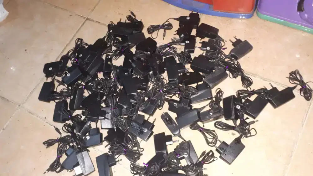 Brg baru ada 60 bh carger hd lawas lubang kcl cpt Se lg ada borong sj