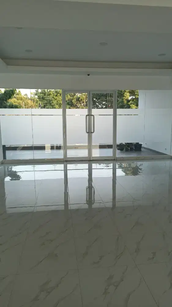 Kaca film mobil dan gedung bisa di panggil