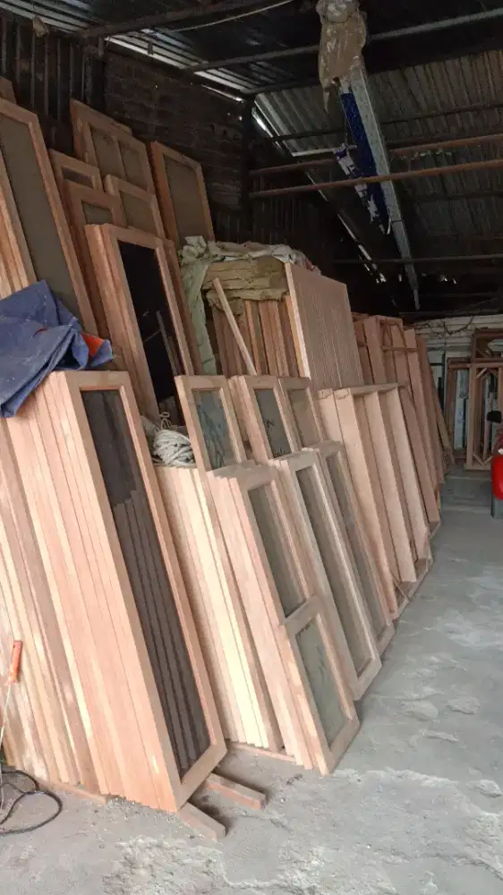 Pintu kusen jendela kayu dan almunium