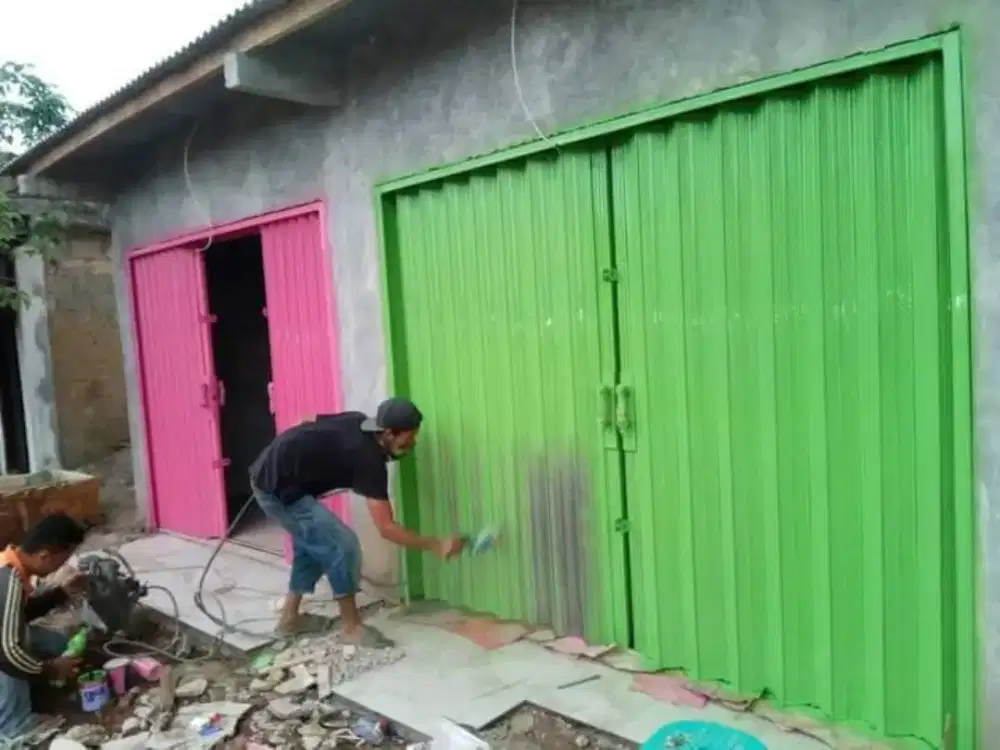 Polding gate rolling door