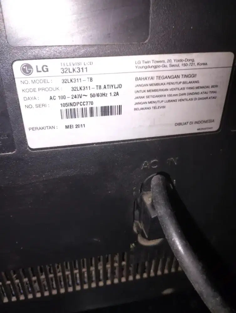 Televisi LG 32 inch.