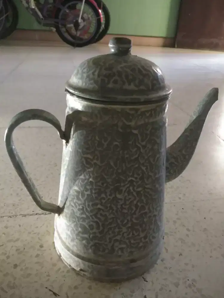 Teko dan cangkir jadul lawas