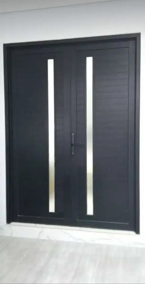Kusen aluminium pintu panel kaca