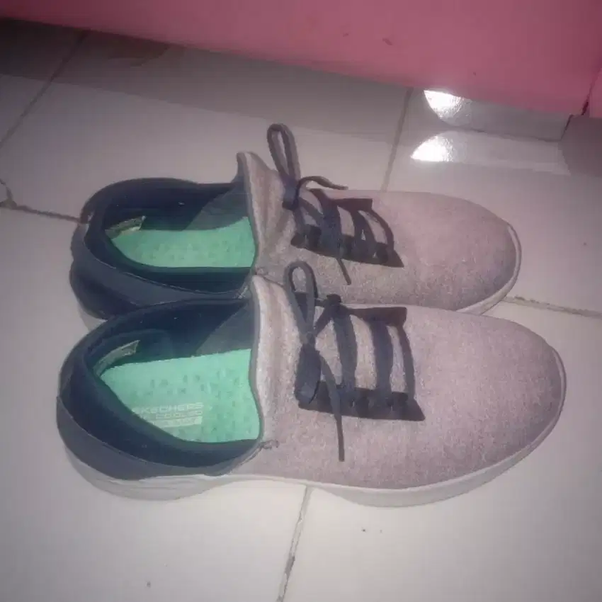 Sepatu skechers original size 39 slip on