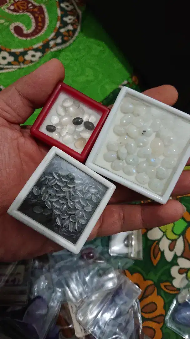 Natural moonstone (biduri bulan)