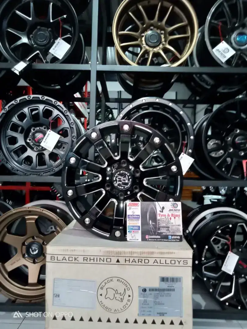 Velg black rhino selkirk r17 6x139.7 lbr 9 et 12