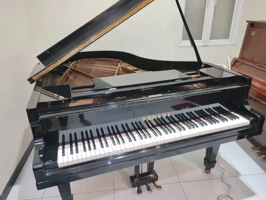 Grand piano Yamaha G1