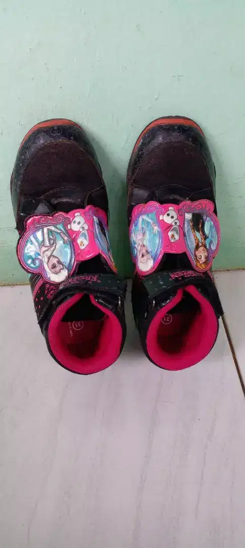 Sepatu anak merk Disney, Gabino & Crocodile