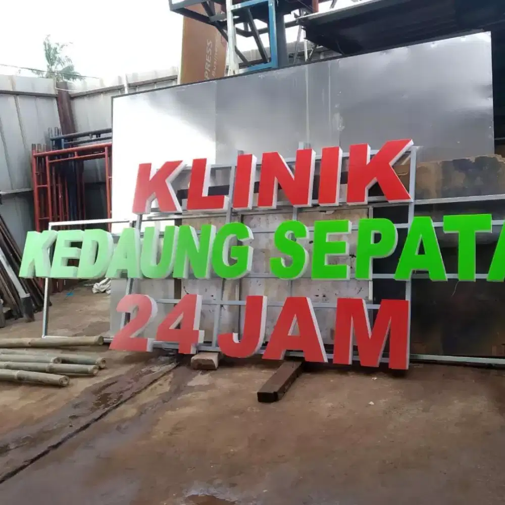 Neon box, letter timbul