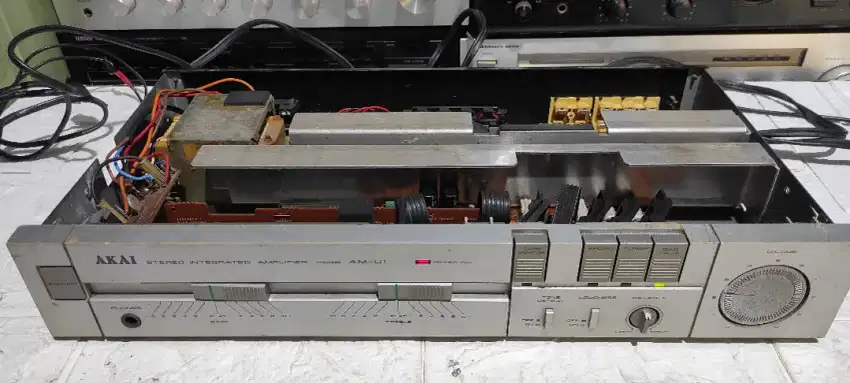 Amplifier Akai AM-U1