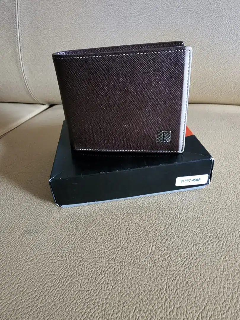 Dompet cowok ELLe masih baru gres