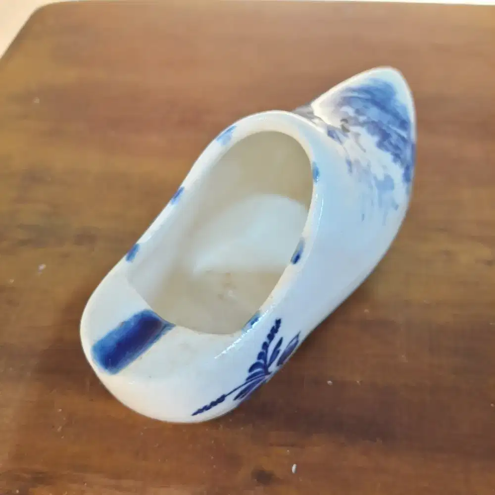 Dekorasi Ruangan Rumah Patung Pajangan Antik Jadul Sepatu Keramik Mini