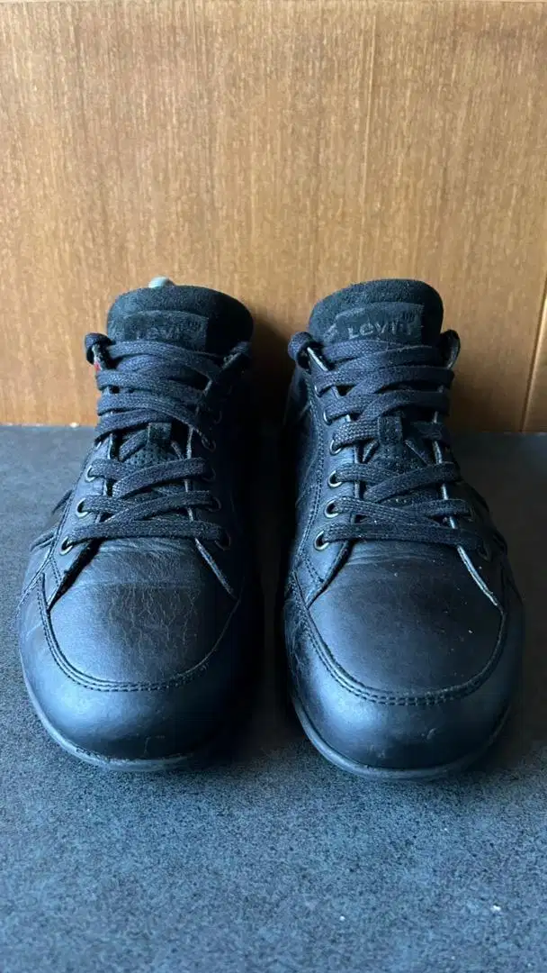 Sepatu Casual Sneakers LEVIS FULL BLACK GENUINE LEATHER 43 ORIGINAL