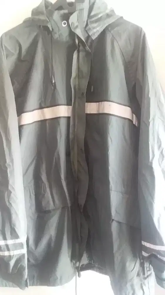 Jaket HUJAN COCOK Buat Kemping Ukuran L Nominus.