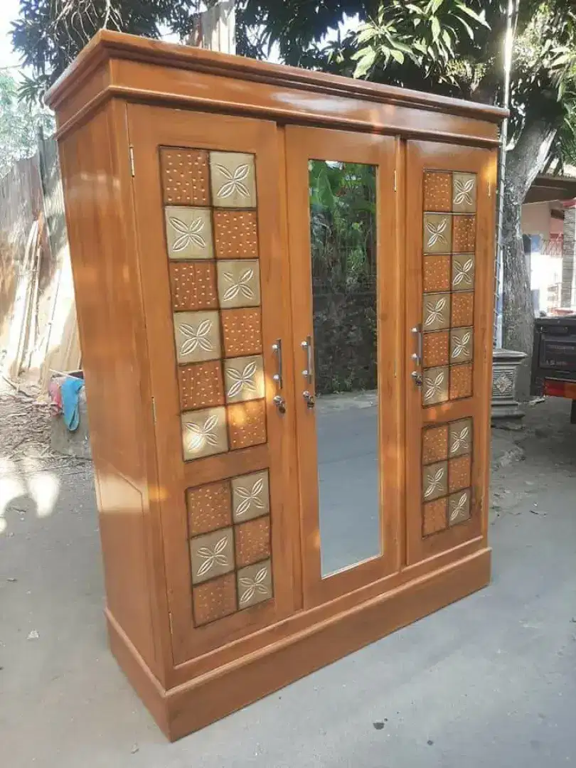 Lemari pakaian pintu 3 kayu jati