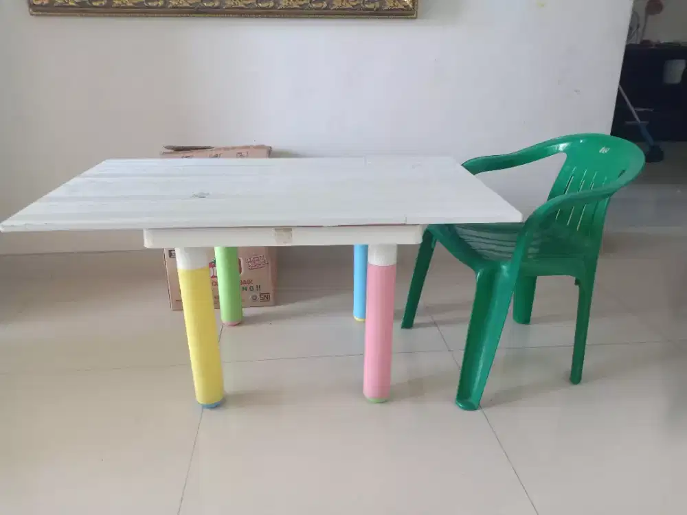 Meja anak bahan plastik triplek