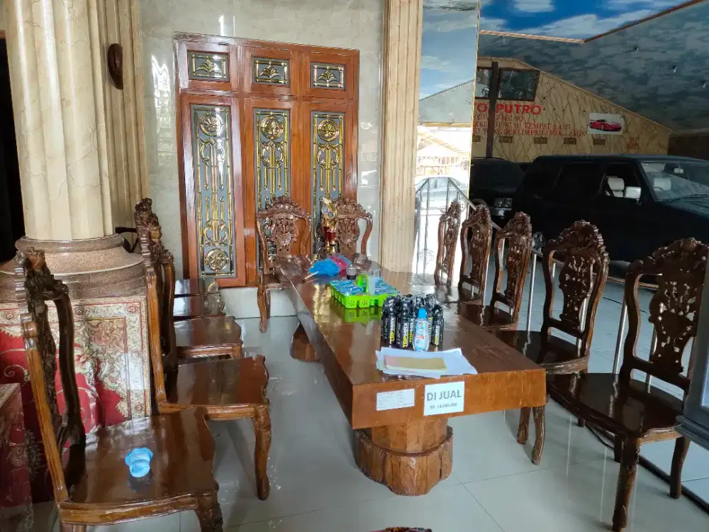Meja kursi jati langka antik lawas, kuno di sekoto pare kediri