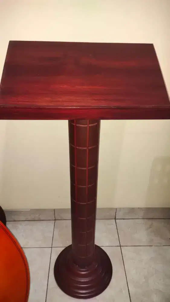 Musik stand kayu atau mimbar
