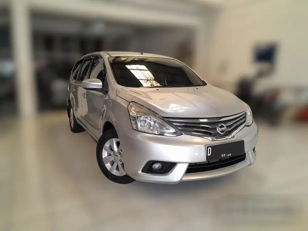 Nissan Grand Livina Xv Matic Silver Mobil Bekas