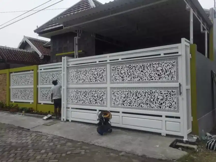 Pintu gerbang cuttinglesher dorong minimalis