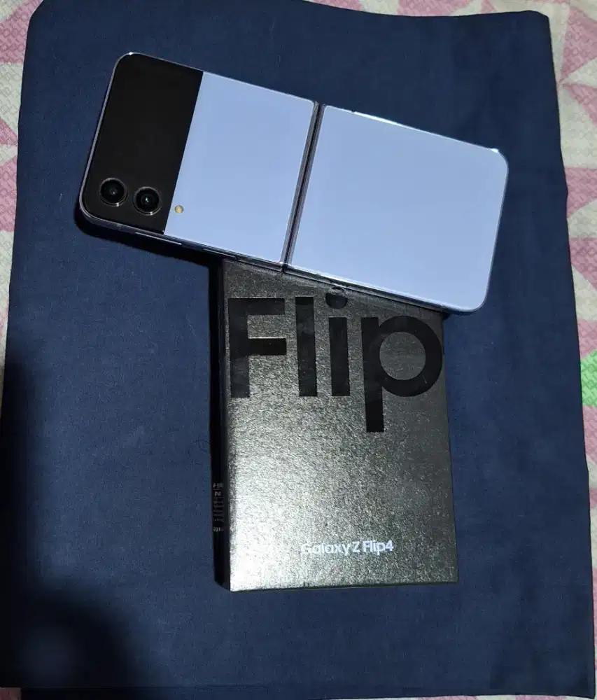 Samsung Z flip 4 like new