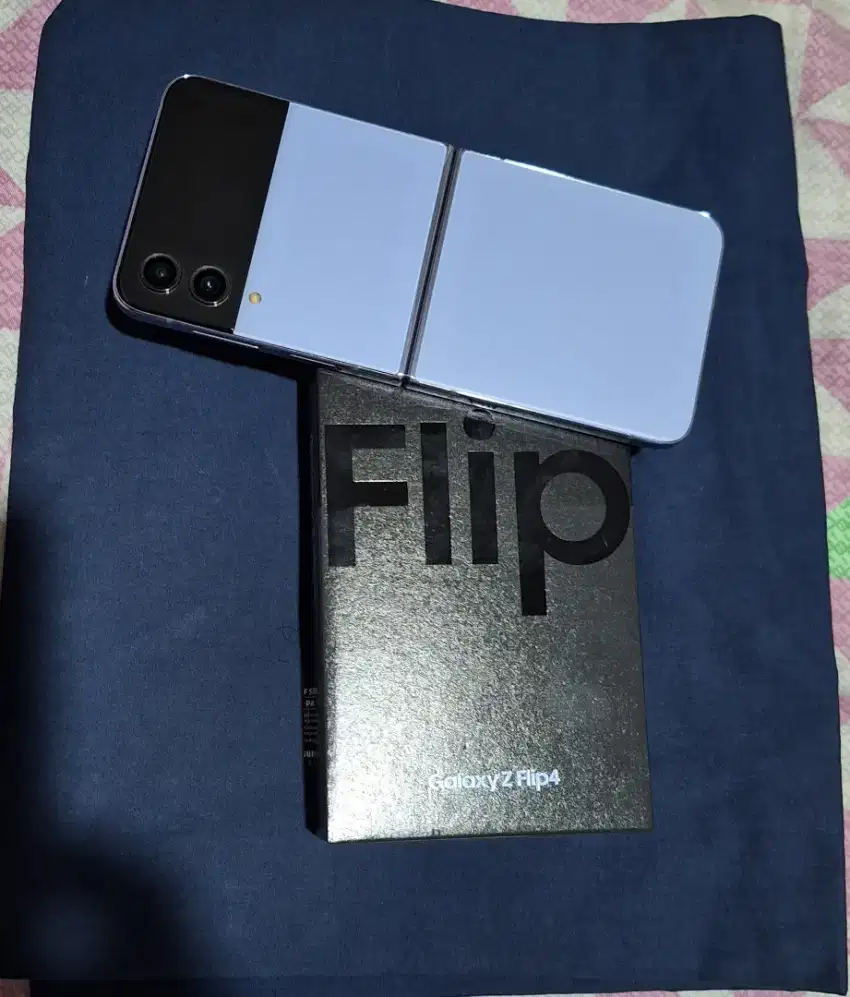 Samsung Z flip 4 like new