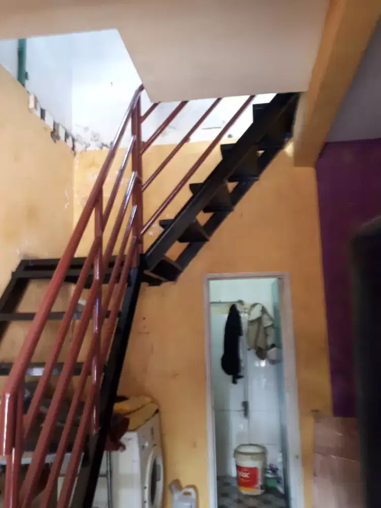 Tangga besi plat bordes