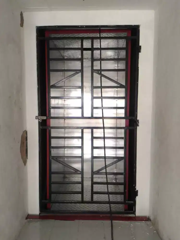 Lift cargo / lift barang