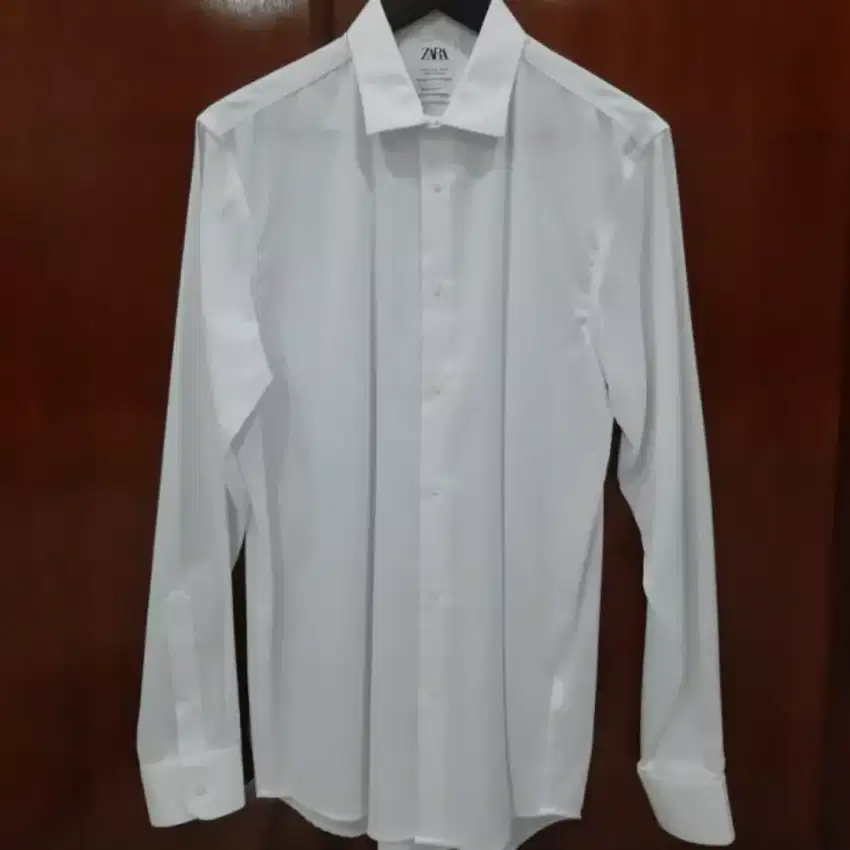 KEMEJA ZARA PERFO WHITE SIZE M REGULER FIT LGN PANJANG ORIGINAL