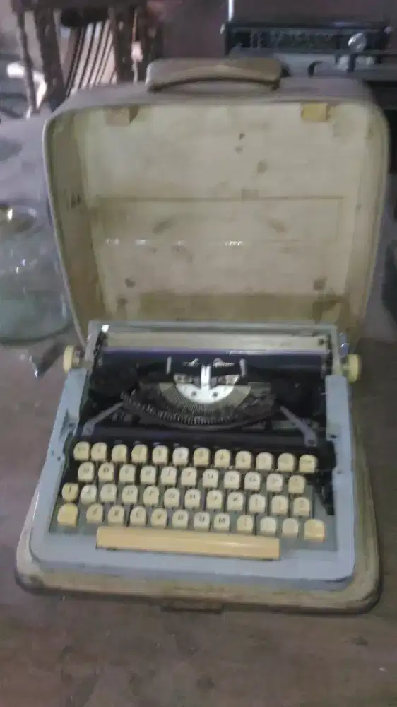 Mesin tik atau ketik EROPA dan JAPAN