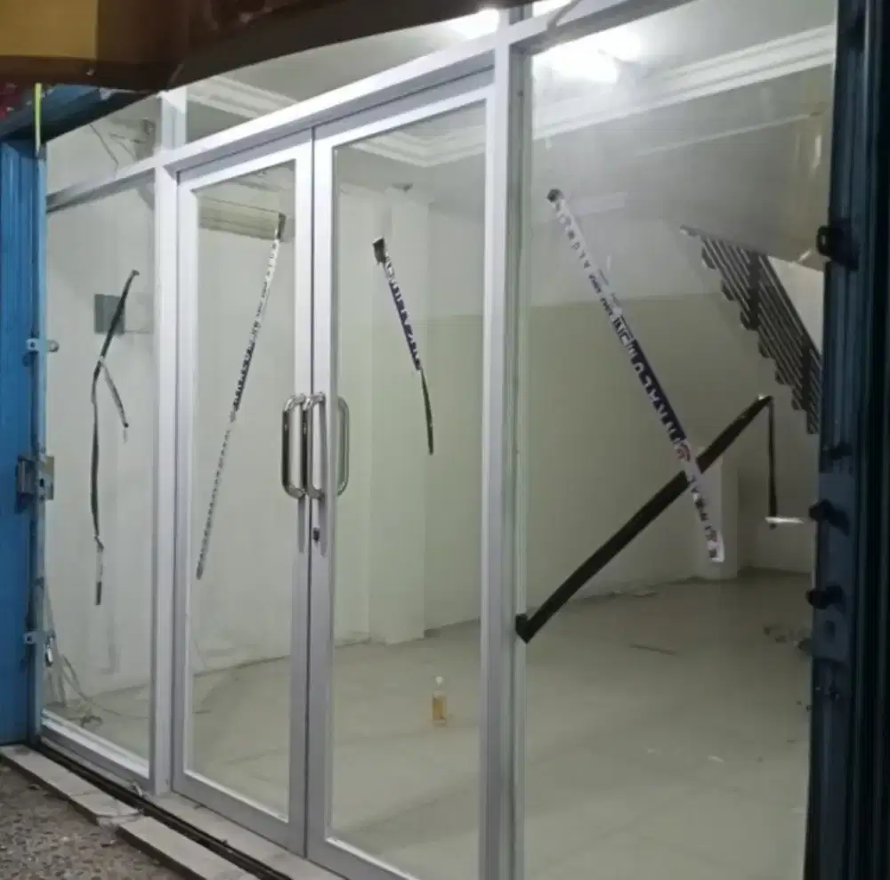 Pintu kaca / partisi alumunium