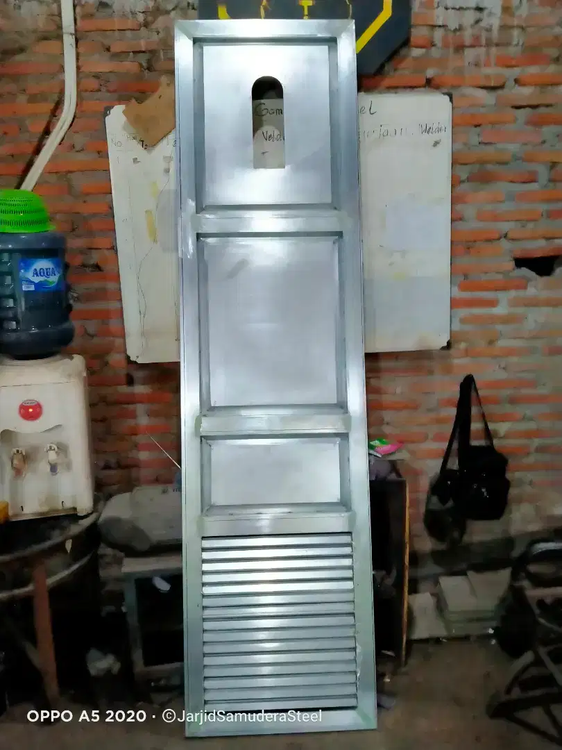 Pintu besi galvanis