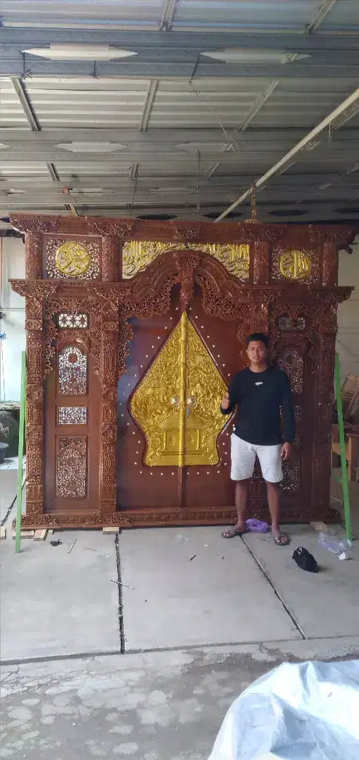 Pintu gebyok ukir