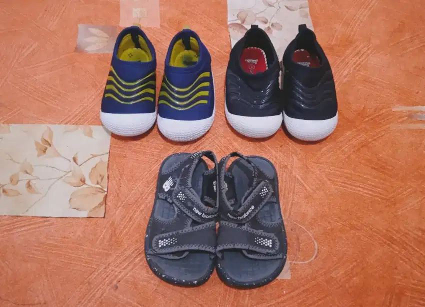 2 Pasang Sepatu & Sport Sandal Anak