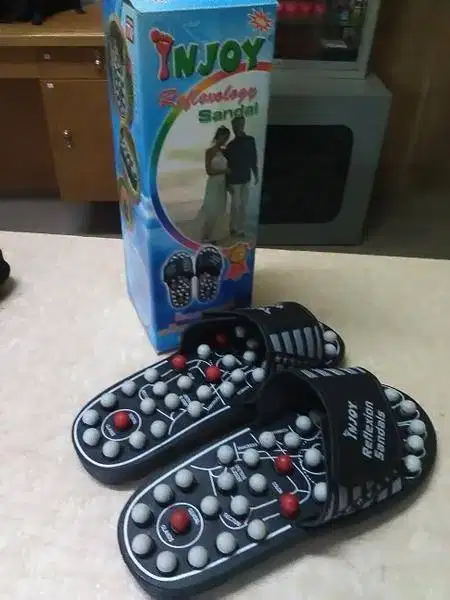 Sandal kesehatan dan refleksi serbaguna