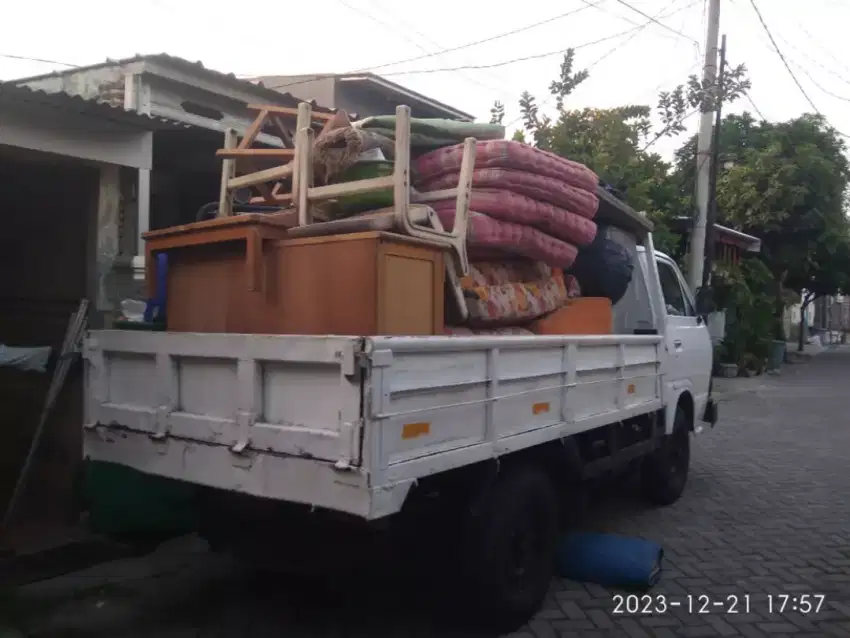 Menyadiakan mobil angkutan untuk kirim barang pindahan