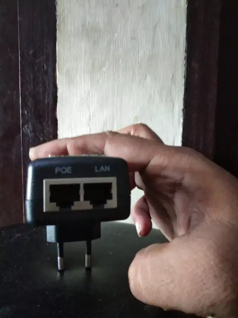 Ethernet adaptor konektor data in dan data out