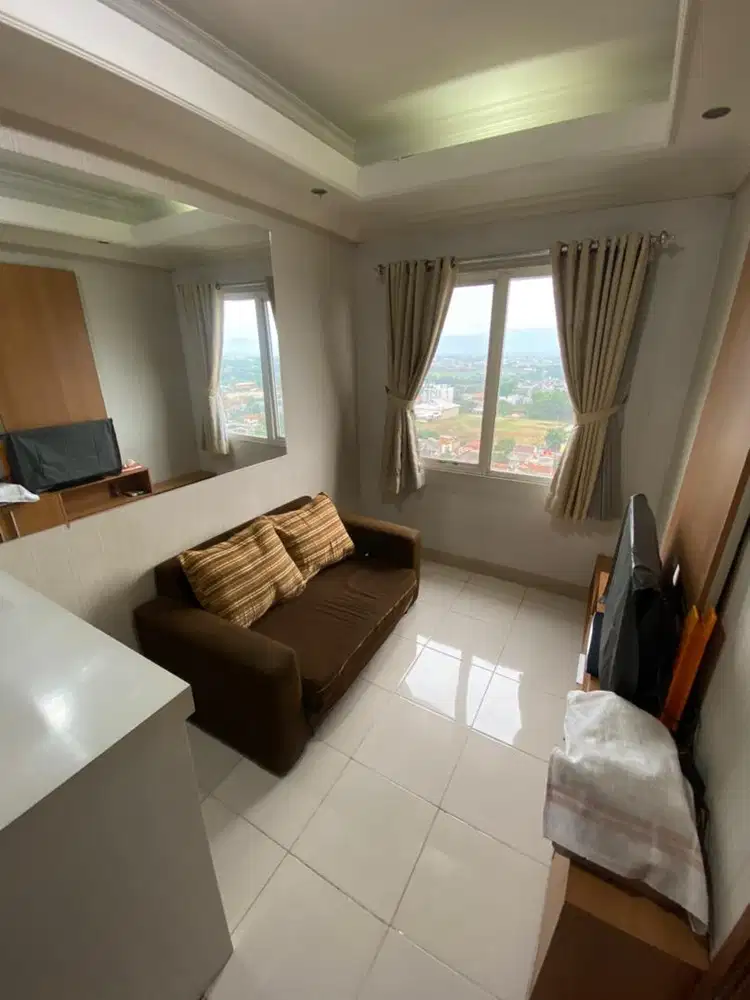 Dijual / sewa unit Apartment Pinewood, 2BR, 1KM, Lt 17, Full Furnished