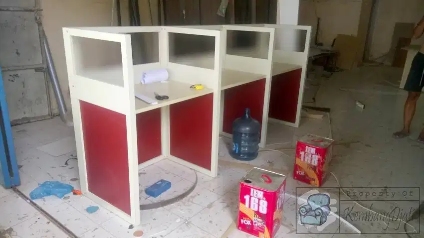 Meja Sekat Kantor Untuk 3 Orang ( Furniture Semarang )