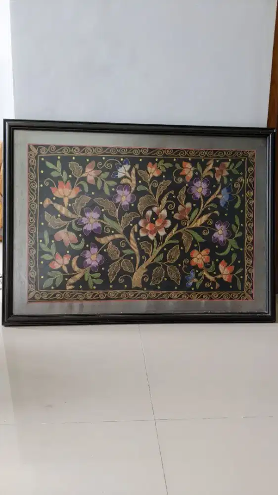 Pajangan Dinding Bunga Bersulam Benang Emas Khas Padang