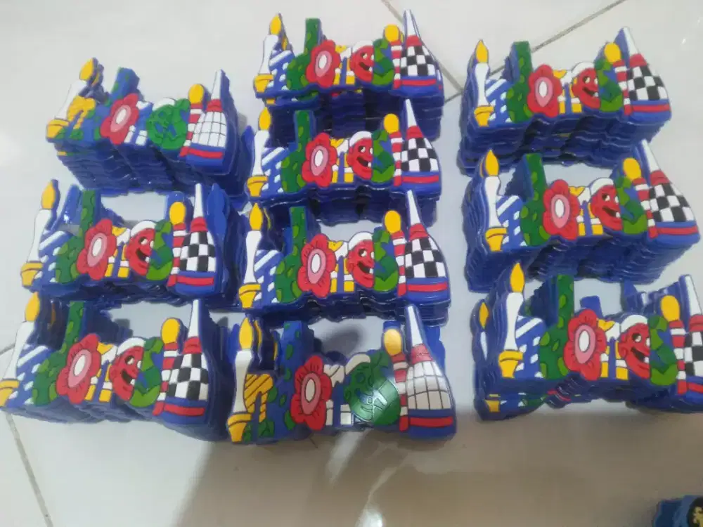TEMPELAN KULKAS BERANEKA WARNA